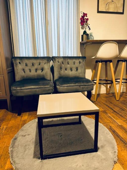 Flat,place D La Republique * Paris